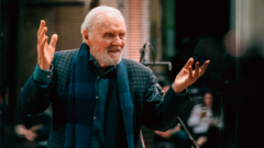 Sir Anthony Hopkins, çocukluğundan ilham alan ilk albümünü çıkarıyor