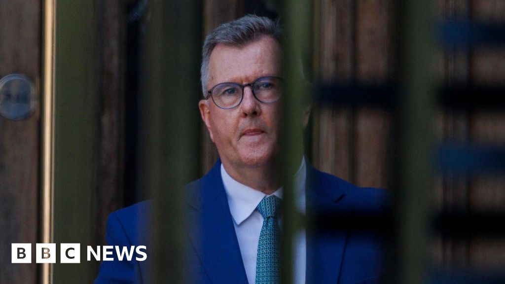 Sir Jeffrey Donaldson'ın cezaevindeki ilk gecesi: Kuzey İrlanda siyaseti sarsıldı