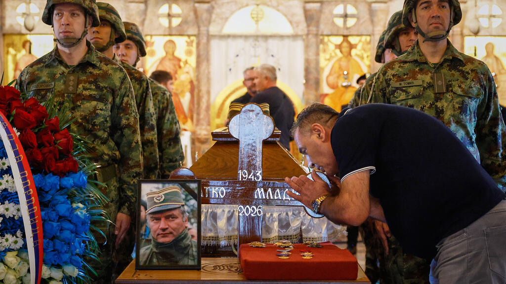 Sırbistan'da Mladic'in Cenazesi: Binlerce Kişi Belgrad'da Toplandı