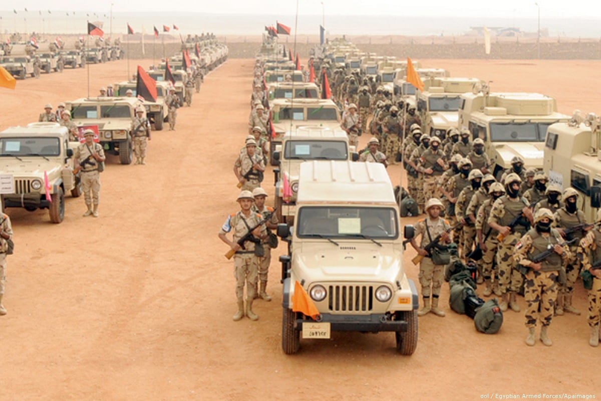 Sisi Mısır'da askerileşmeyi hızlandırıyor