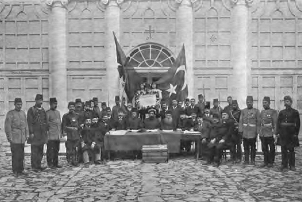 Sisler İçindeki Saray: 1908 Jön Türk Devrimi'nin Perde Arkası