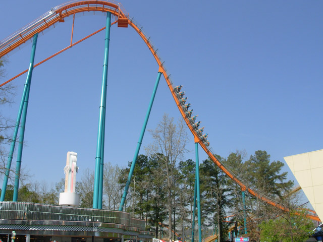 Six Flags Goliath trenine emniyet kemeri geliyor