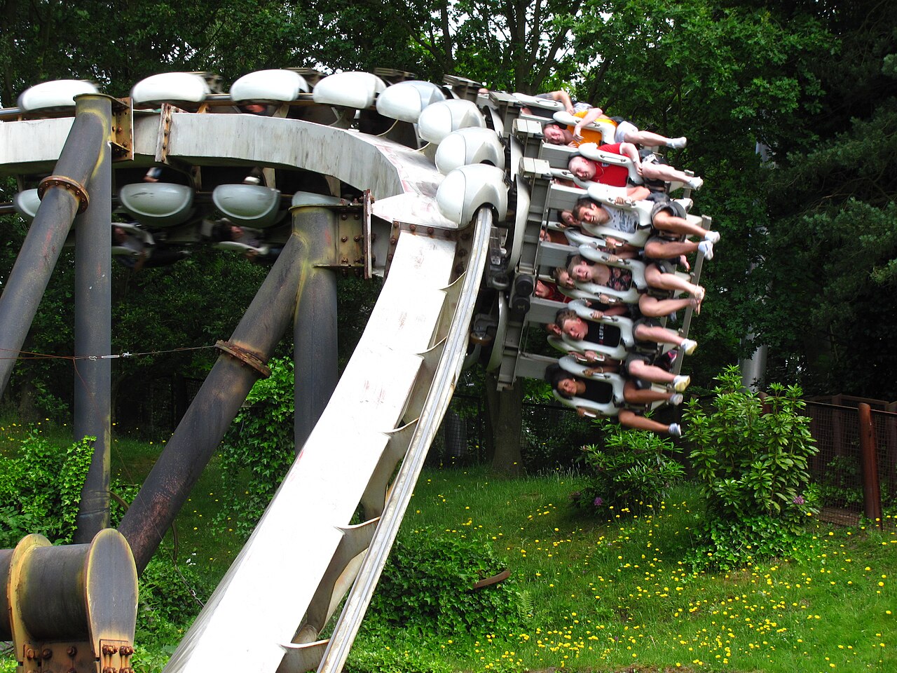 Six Flags, roller coaster ölümünün ardından güvenlik önlemlerini sıkılaştırıyor