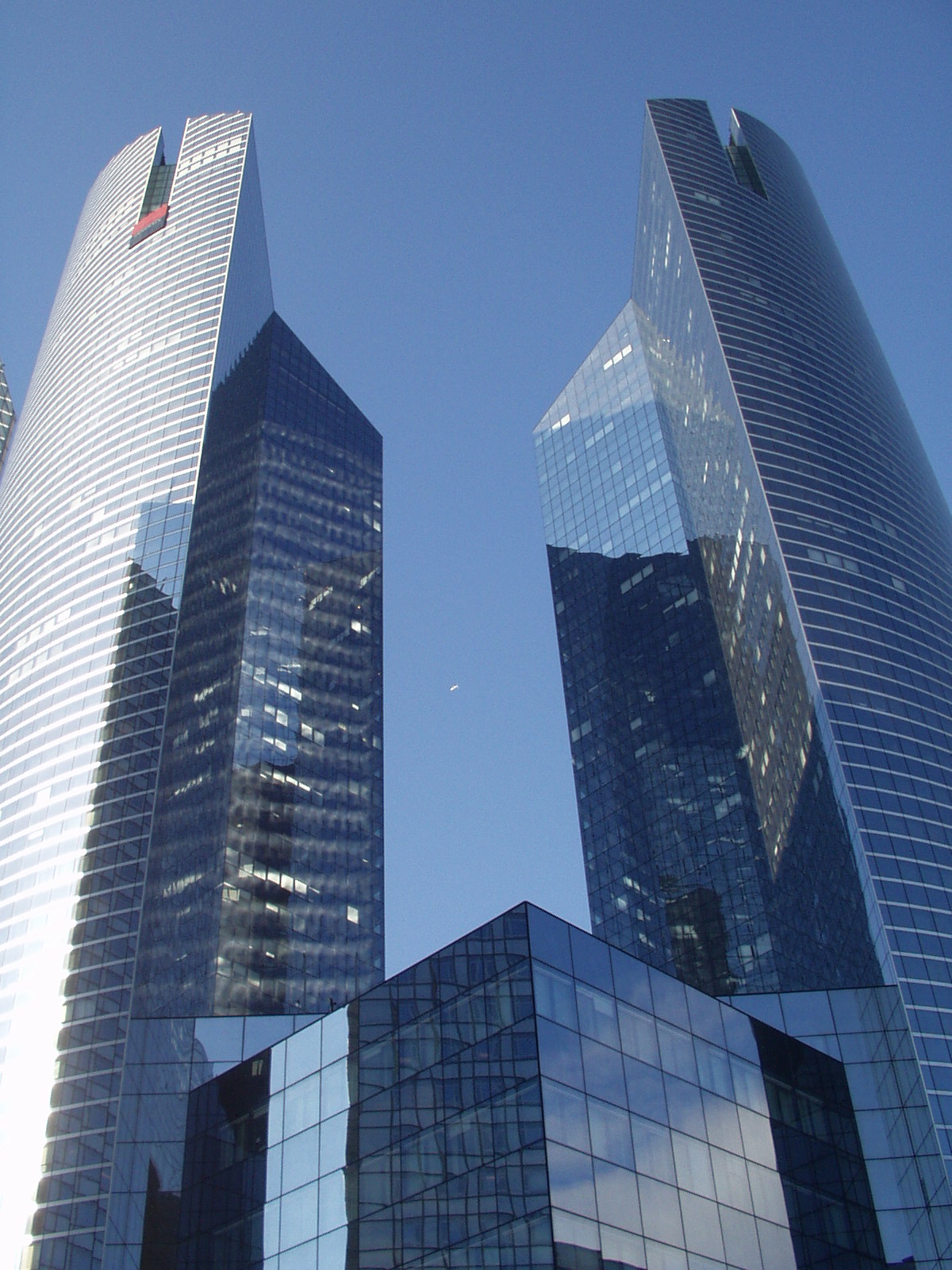 SocGen, Veri Merkezi Borçlarıyla 5 Milyar Dolarlık SRT İşlemine Yaklaşıyor