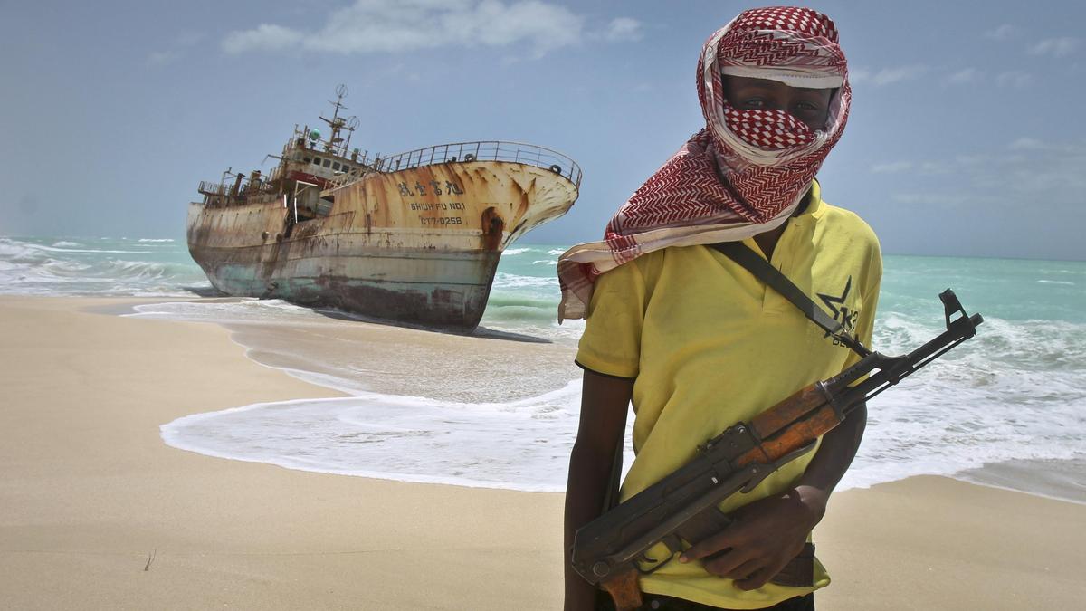 Somali korsanlarının elindeki üç geminin serbest bırakılması için görüşmeler sürüyor