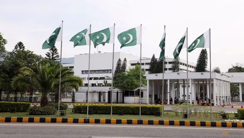 S&P Pakistan'ın Kredi Notunu Yükseltti: B'ye Çıkardı