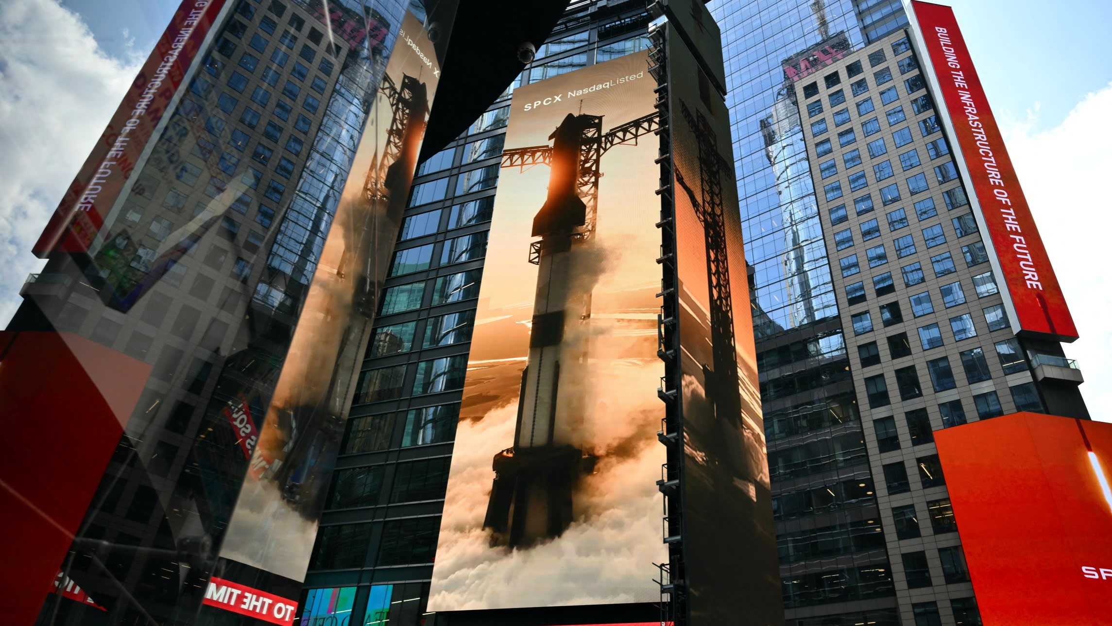 SpaceX, Amazon'u geçerek dünyanın beşinci büyük şirketi olma yolunda