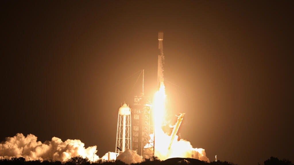 SpaceX Roket Parçası Ay'a Çarpacak