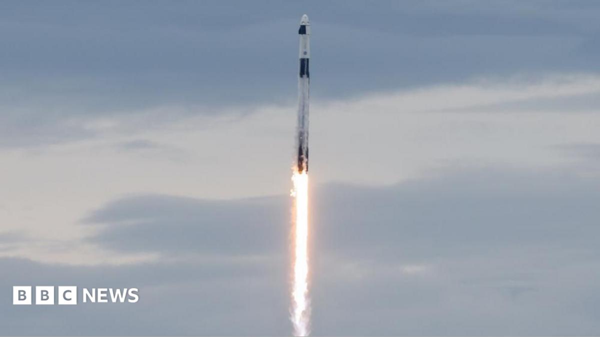 SpaceX, Uluslararası Uzay İstasyonu'na Mürettebat Gönderdi