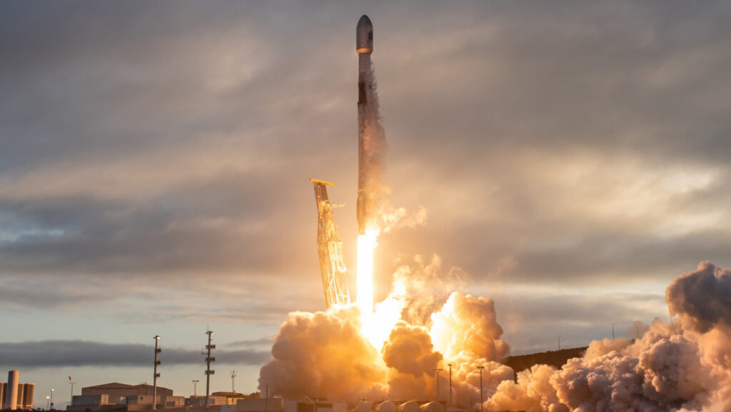 SpaceX'e Uzay Kuvvetleri İçin 1.6 Milyar Dolarlık Uydu Sözleşmesi