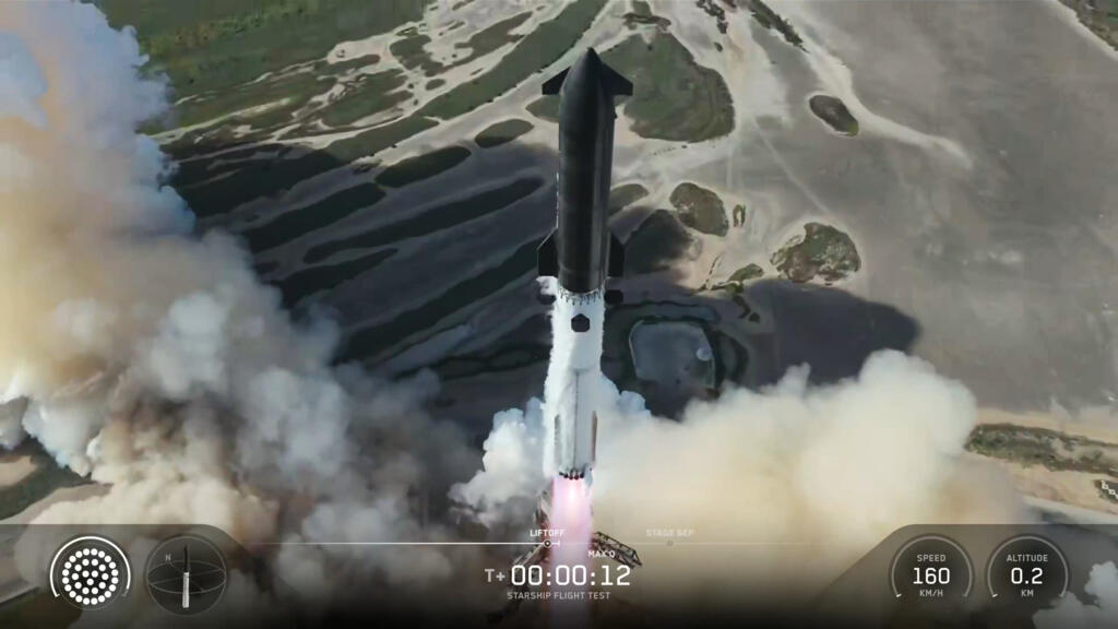 SpaceX'in Yıldız Gemisi Hint Okyanusu'na Başarıyla İndi