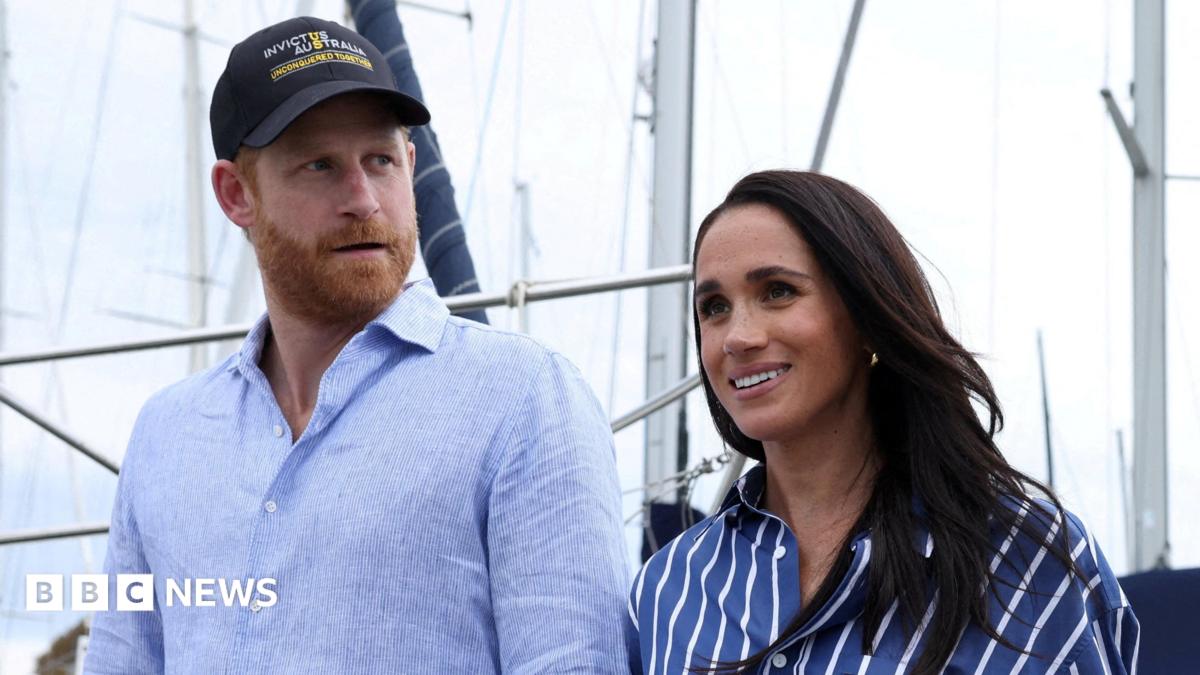 Spencer: Harry ve Meghan'a Diana gibi davranılıyor
