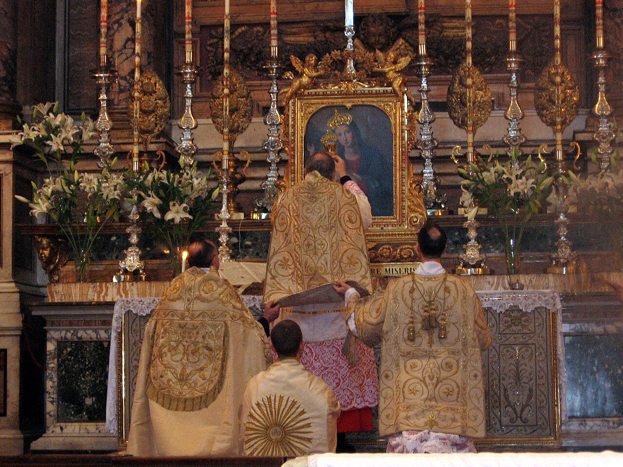 SSPX Üyesi: Papa'nın Aforozu Gelenekselci Grubu Güçlendirecek