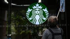 Starbucks Kore Genel Merkezine 'Tank Günü' Baskını
