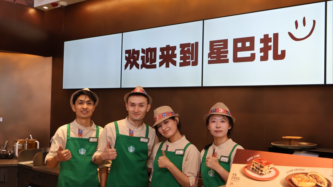 Starbucks Urumçi'de: ABD'li vekilden 'kapatın' çağrısı