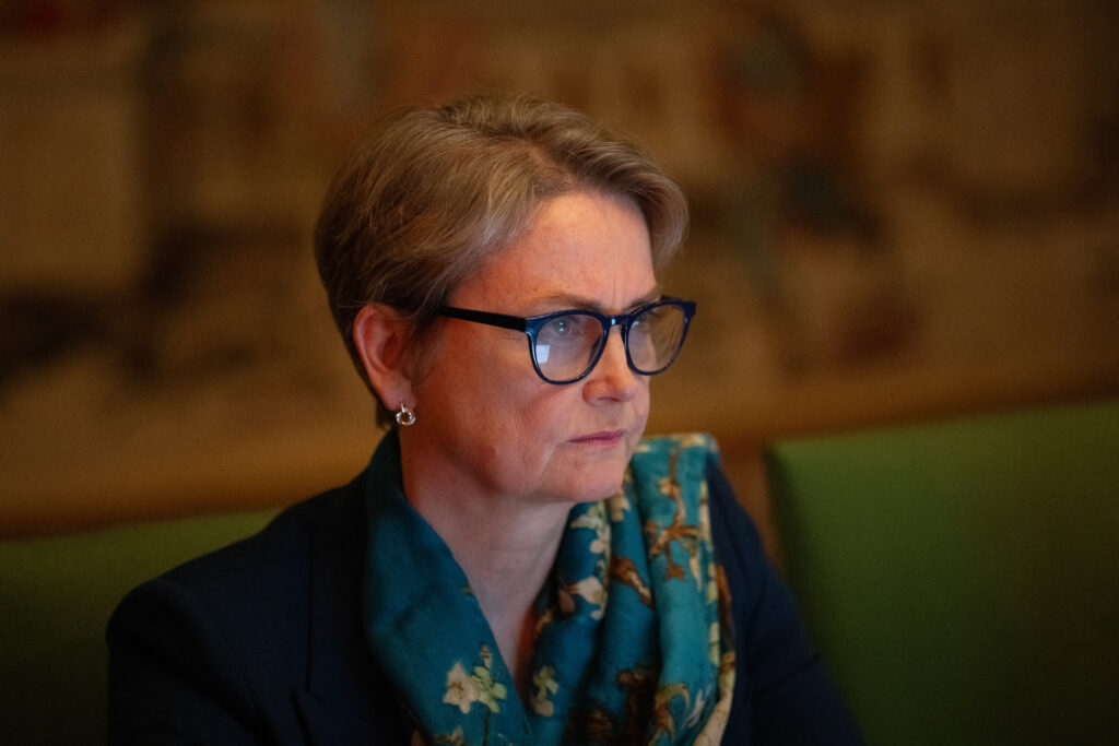 Starmer’ın G7’deki Geleceği Belirsiz: İngiltere Başbakanı Zorlu Sınavda
