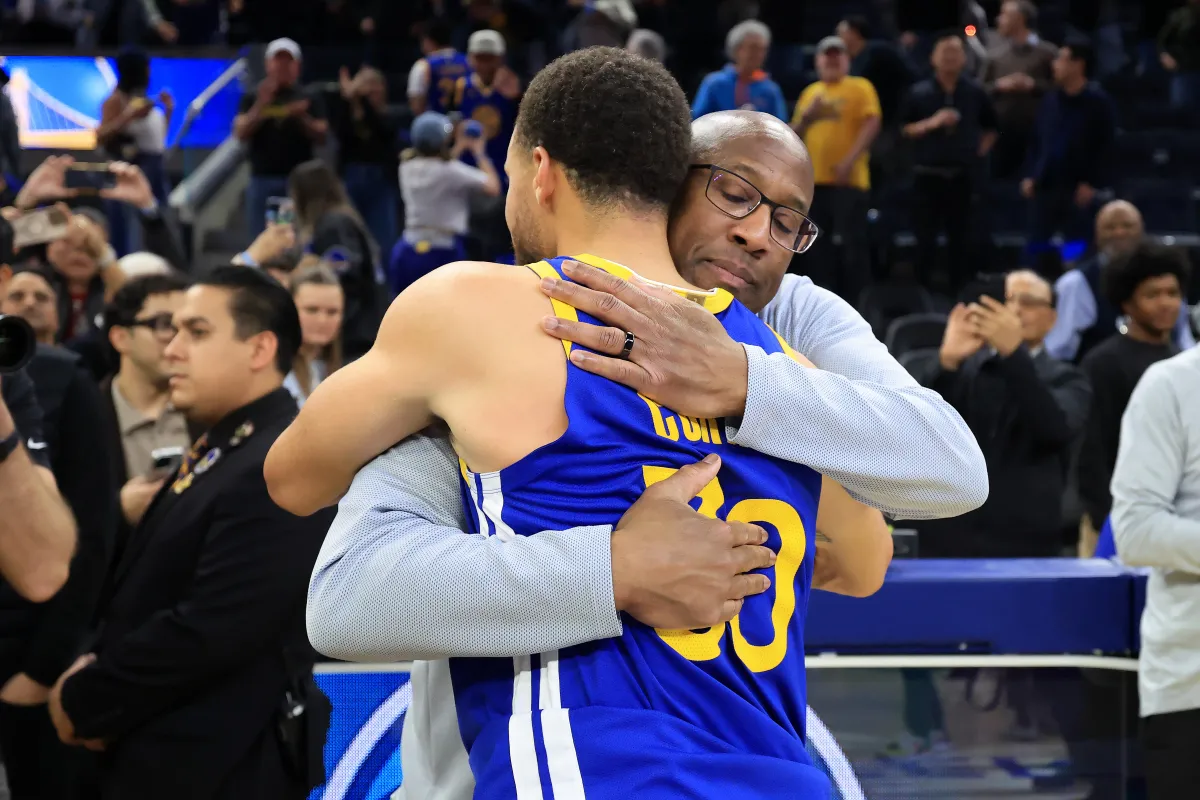 Curry'den Mike Brown'a Şampiyonluk Mesajı