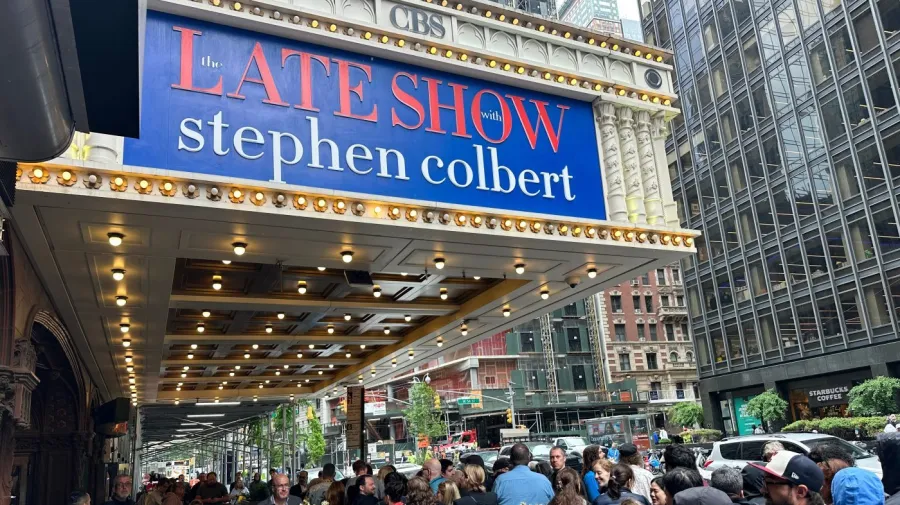 Stephen Colbert'in Efsanevi 'Late Show' Tabelası West Hollywood'da Yeni Bir Yuva Buldu