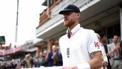 Stokes kadro dışı, Root kaptanlığa getirildi