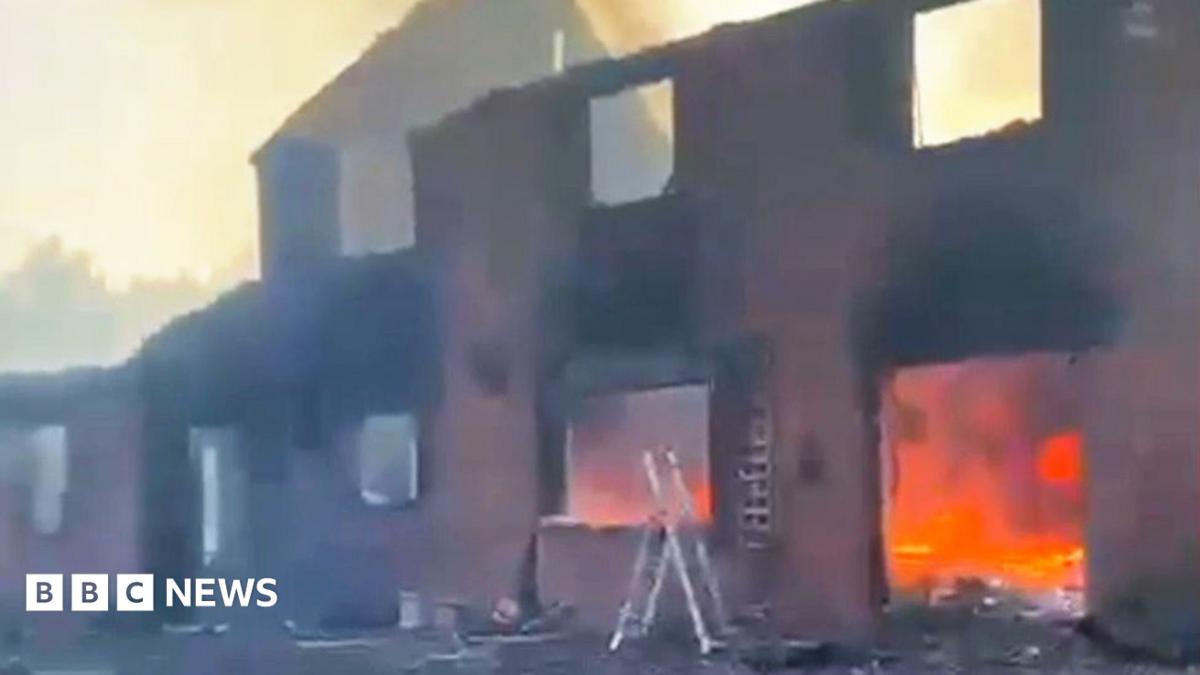 Stourbridge'deki yangın felaketi kamerada: Bölge küle döndü