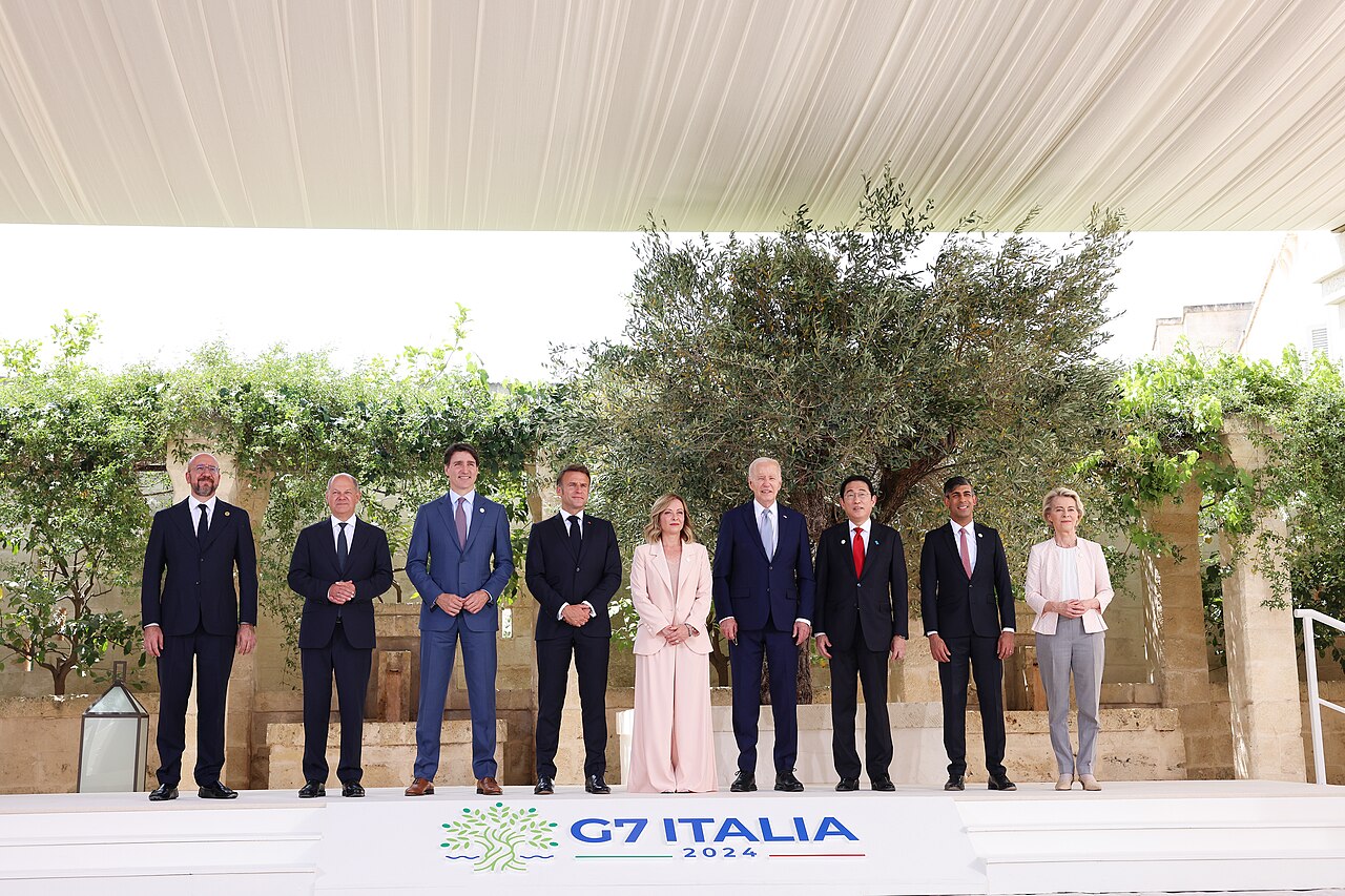 Sunak'ın Yapay Zeka Mirası: İngiltere Düzenlemede Fren mi, Yön mü