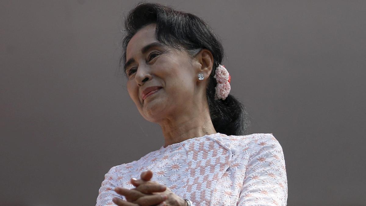 Suu Kyi'ye İngiliz Kraliyet Paketi: İki Kitap ve Mühürlü Mektup
