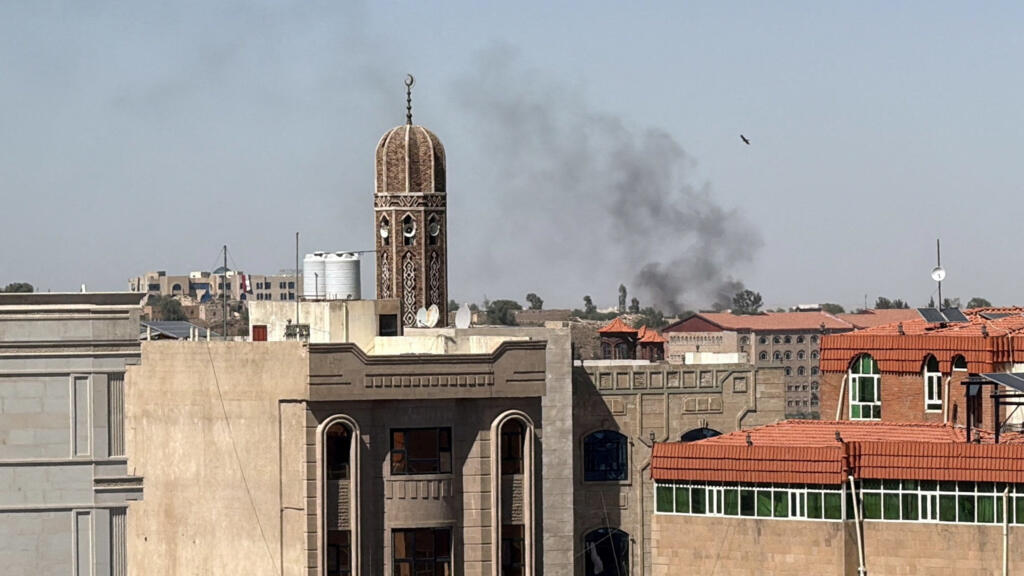 Suudi Arabistan, Yemen'in başkenti Sanaa'daki petrol tesisini vurdu