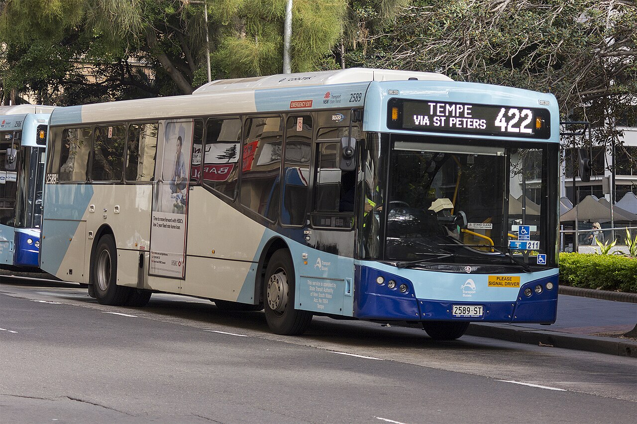 Sydney'de Hareket Halindeki Otobüsten Düşen Genç Hastaneye Kaldırıldı