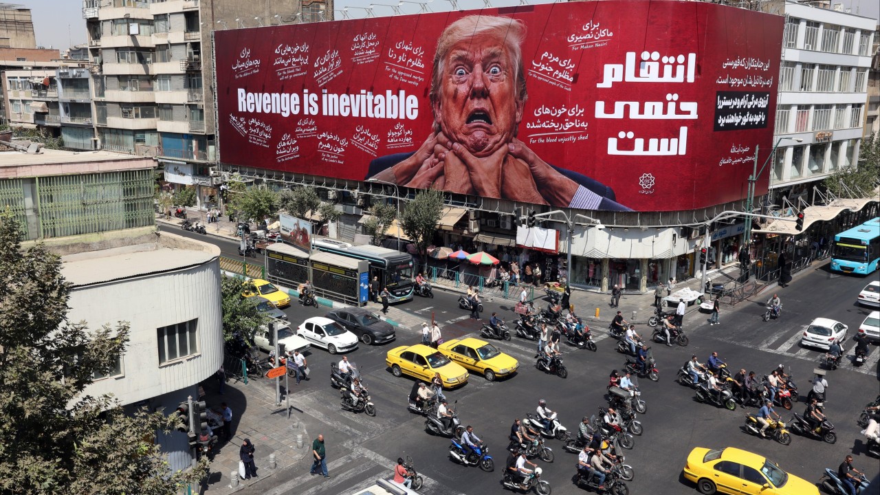 Tahran'da ABD Karşıtı Billboard Savaşı: Trump, Burger ve Hürmüz