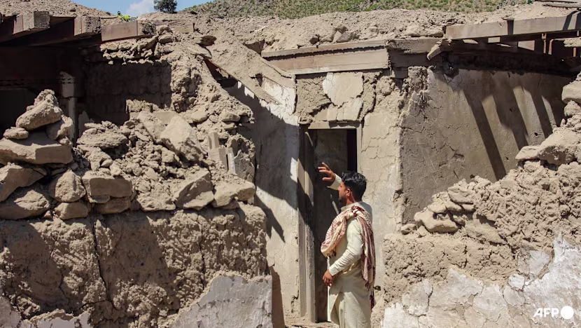 Taliban: Afgan güçleri Pakistan'daki militan sığınaklarını vurdu