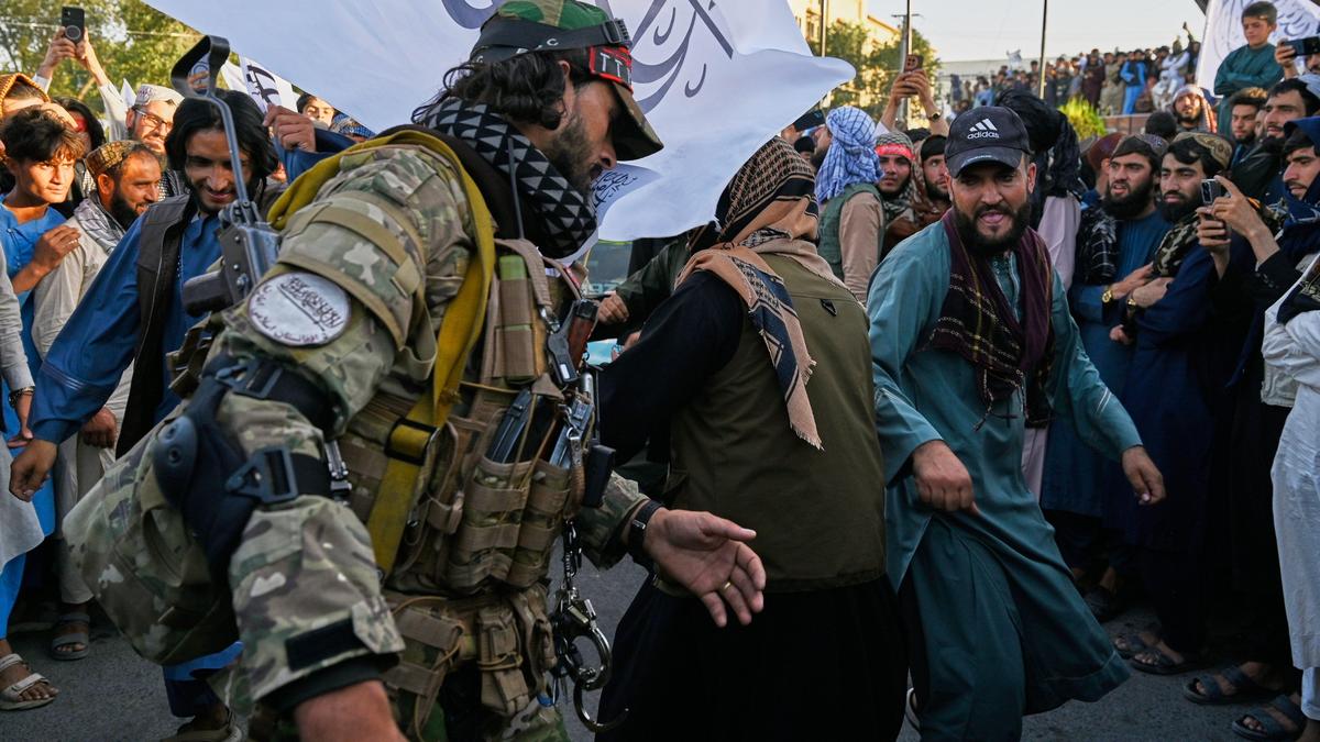 Taliban yönetimi Afganistan'da beşinci yılını kutladı
