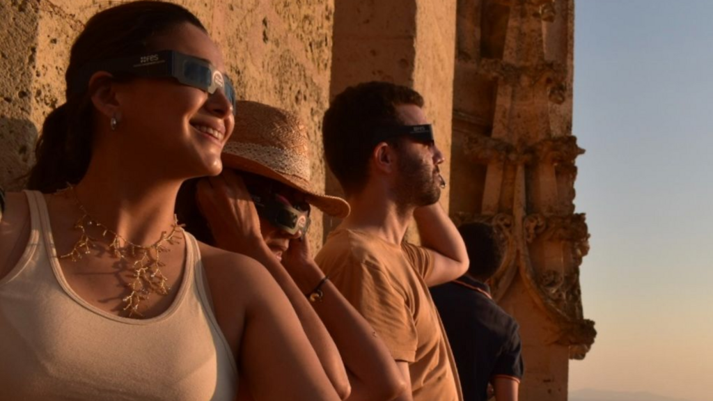 Tam Güneş Tutulması Segovia'yı 59 Saniye Karanlığa Gömdü