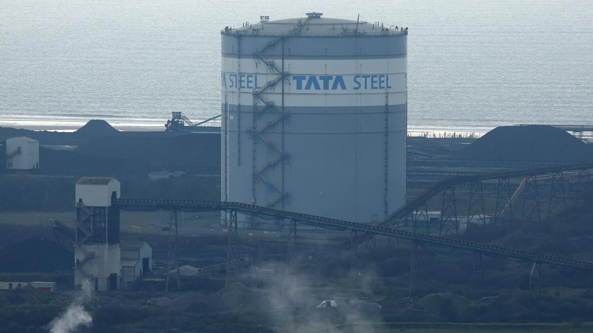 Tata Steel: İngiltere'de düşük emisyon projesinde elektrik gecikmesi