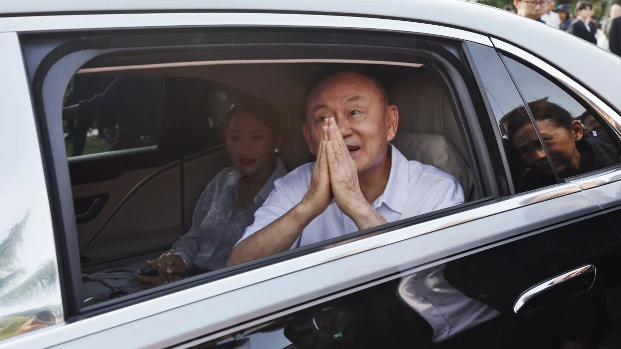 Tayland eski Başbakanı Thaksin'e kraliçe doğum günü affı