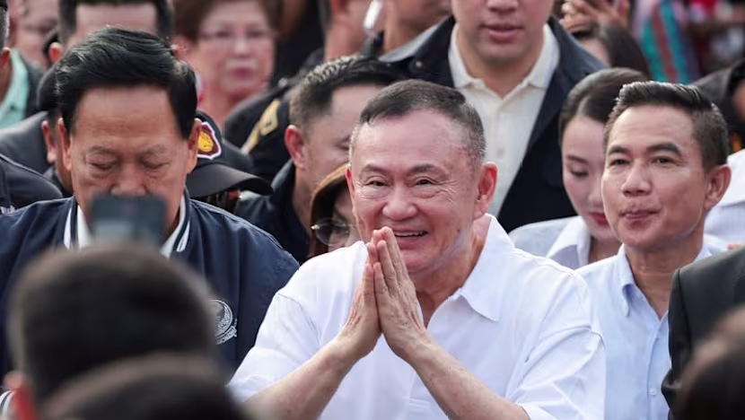 Tayland, Kraliyet Affıyla Eski Başbakan Thaksin'i Serbest Bıraktı