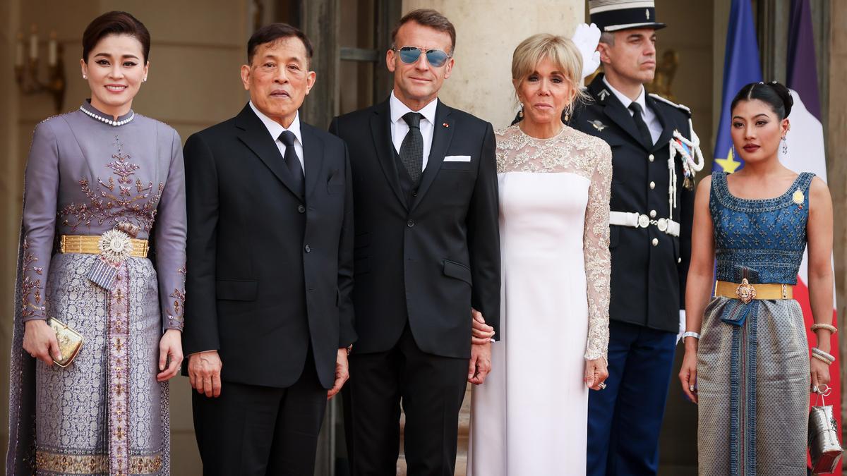 Tayland: Macron'un kral önünde diz çöktüğü iddiası yalanlandı