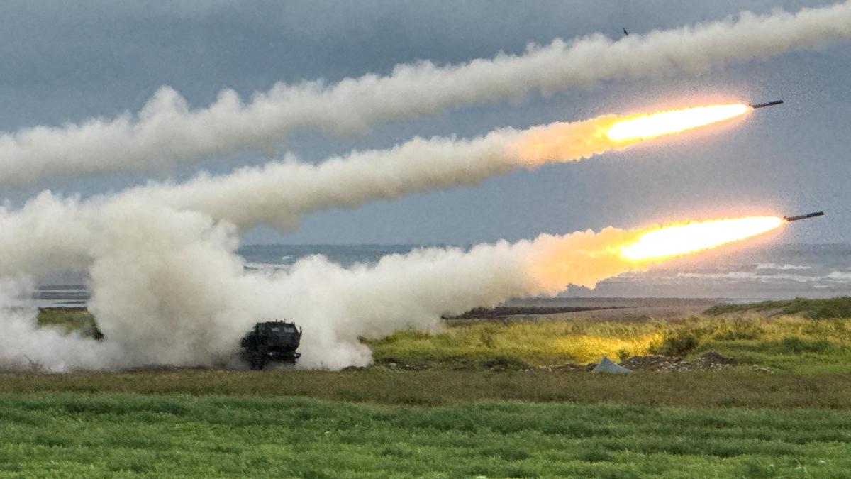 Tayvan'a ABD'den HIMARS: Çin'e roket atışı tatbikatı