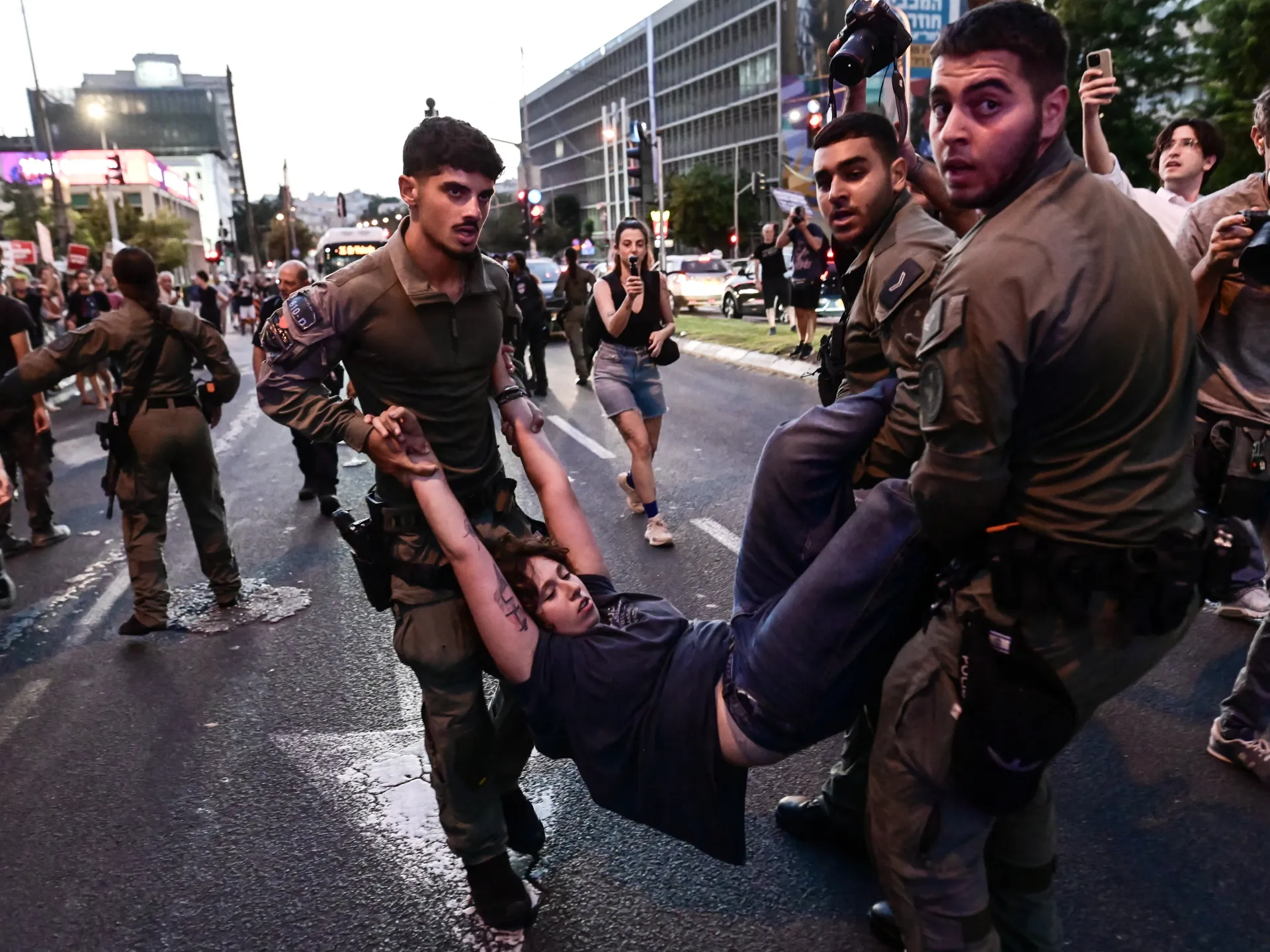 Tel Aviv'de Batı Şeria protestosunda 9 gözaltı