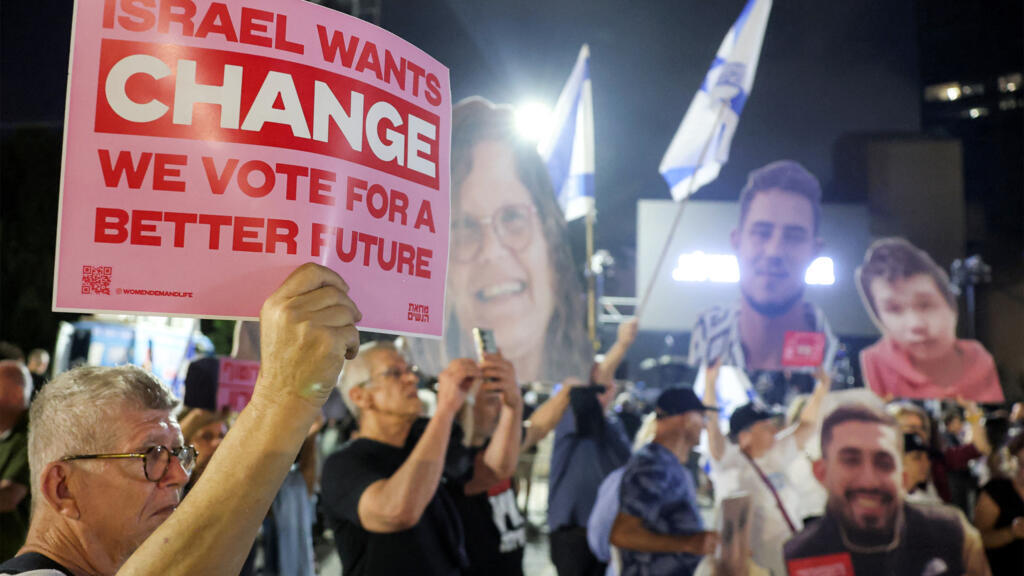 Tel Aviv'de Netanyahu karşıtı binlerce kişi protesto düzenledi