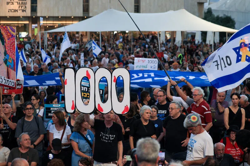 Tel Aviv'deki 'Rehineler Meydanı' türenle resmen yeniden adlandırıldı
