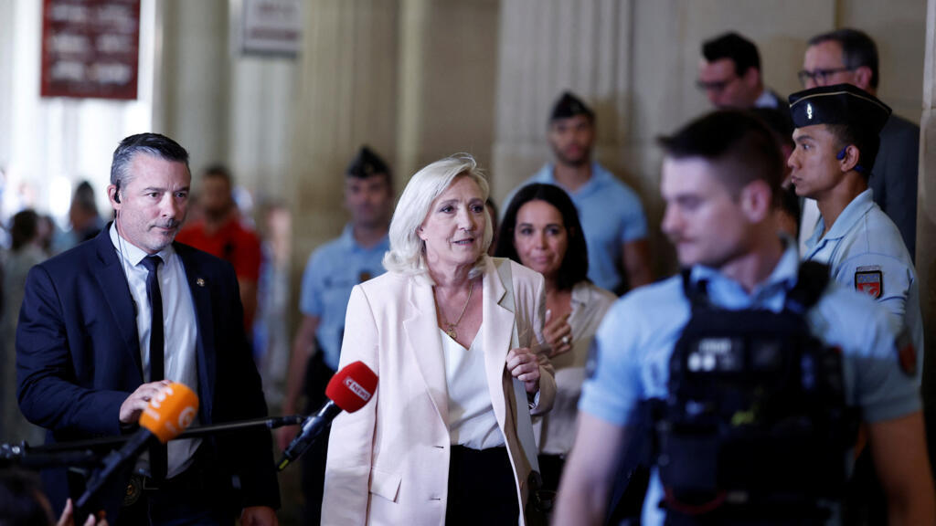 Temyiz mahkemesi Le Pen'in mahkumiyetini onadı, 2027 adaylığının önünü açtı