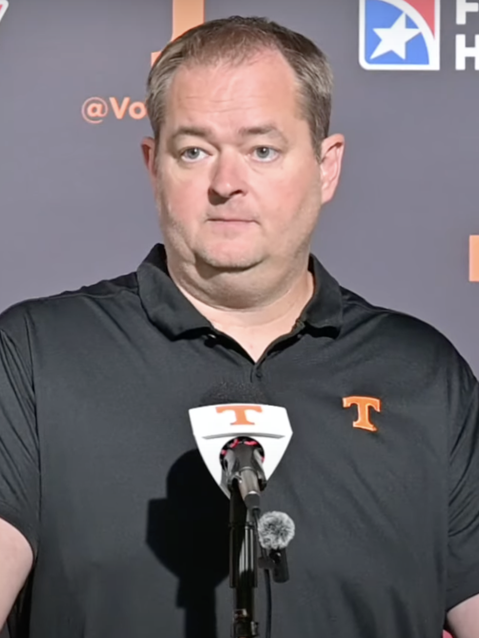 Tennessee Koçu Heupel, SEC Medya Günleri'nde Lane Kiffin'le Dalga Geçti