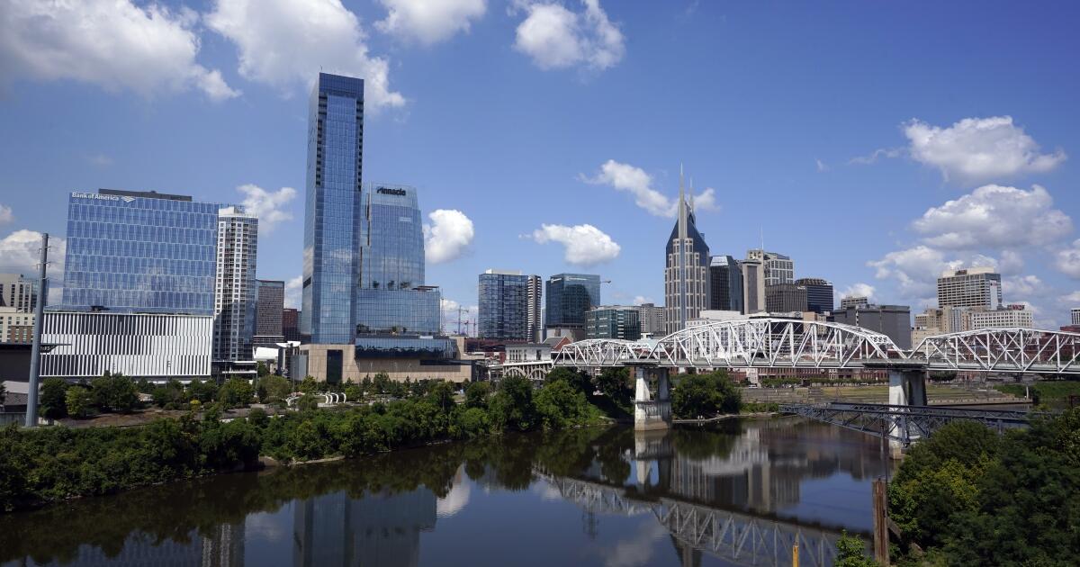 Tennessee Paramount'u Kaliforniya'dan Nasıl Koparmaya Çalışıyor