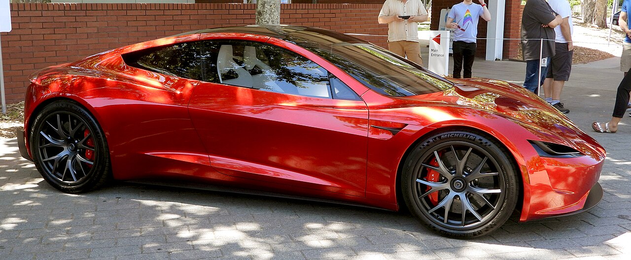 Tesla Roadster: SpaceX iticileriyle 1 saniyede 100 km/s hıza ulaşan elektrikli spor otomobil