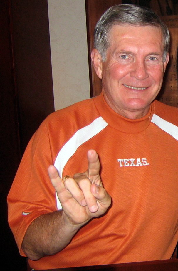Texas Koçu Sarkisian, 4 Oyuncuya Sözleşme Yenilememe Kararı Verdi