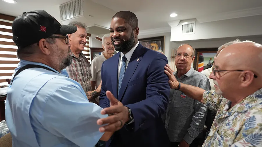 The Hill'de Bu Hafta: Florida Valilik Yarışı ve Zor Durumdaki Kongre Üyeleri