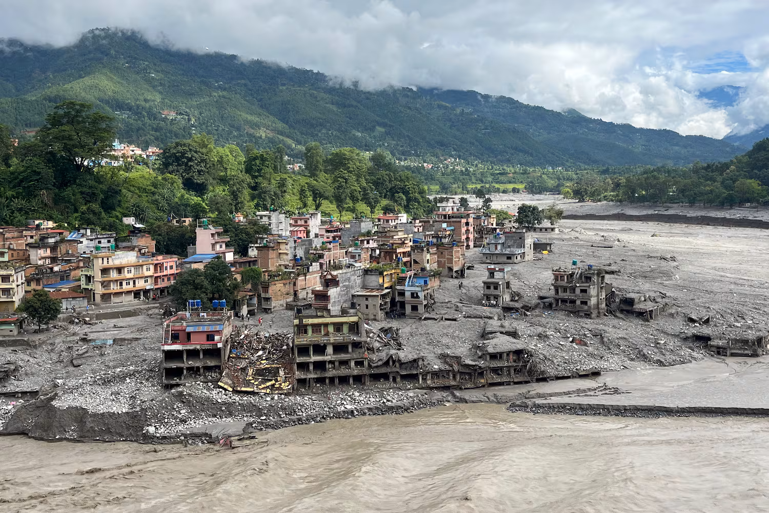 Tibet ve Nepal'de Sel Felaketi: Kayıplar ve Hayatta Kalma Hikayeleri