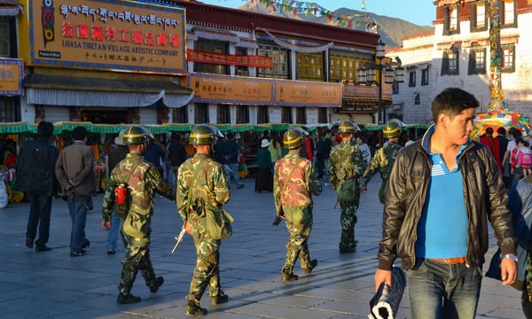 Tibet'te 'Yardım' Görünümlü Kadro Sistemi: Siyasi Kontrol Aracı