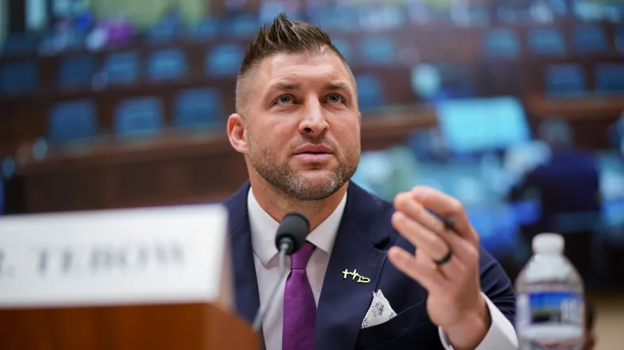 Tim Tebow: Siyasetle ilgilenmiyorum, insan ticaretiyle mücadele ediyorum