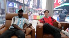 Times Square'de cam kafeste Dünya Kupası izleyenlere 50 bin dolar